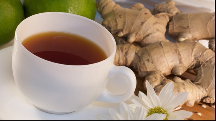 CEAI CU GHIMBIR: DIZOLVĂ PIETRELE LA RINICHI, CURĂȚĂ FICATUL ȘI DISTRUGE CELULELE CANCEROASE (REȚETĂ)