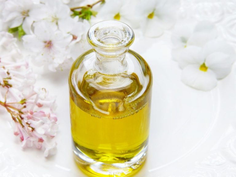 Cum să folosiți ulei de ricin pentru păr