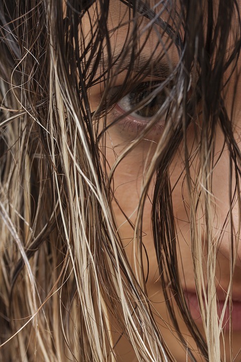 Cât de periculos este să te culci cu capul umed?