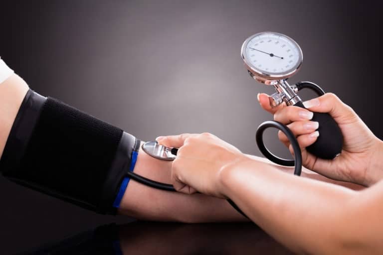 Cum să reducem tensiunea fără medicamente: 5 produse eficiente și alte modalități